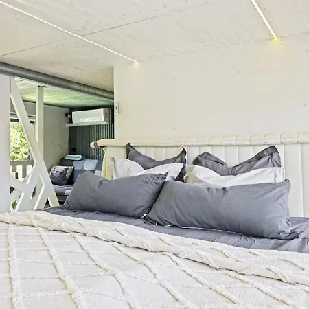 Nyaraló Cube House *